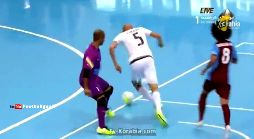 Calidad intacta: Zinedine Zidane repartiendo magia en un partido de Futsal