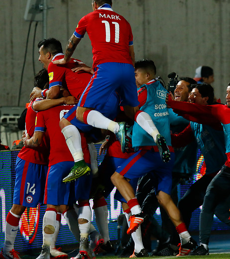 11 relatos para los goles de Chile y su triunfo ante Brasil